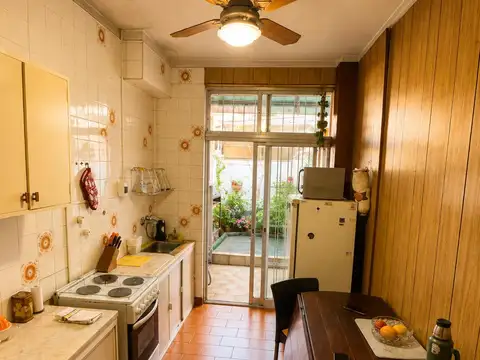 PH 3 ambientes tipo casa con entrada independiente y patio  en venta Versalles