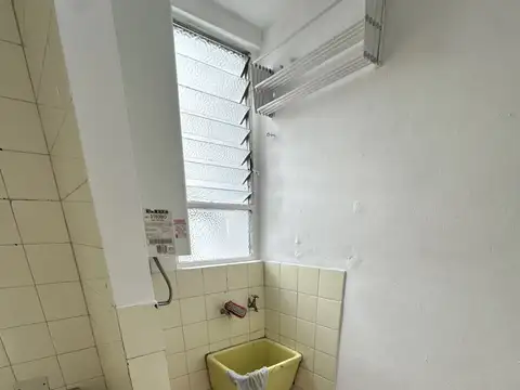 DPTO 2 AMB. 2 PISO LATERAL MUY LUMINOSO A METROS DE CENTRO COMERCIAL Y GASTRONOMICO