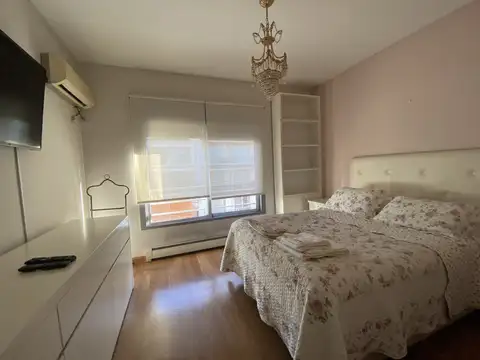 Departamento en Alquiler de 4 Ambientes en Belgrano con Dependencia, Pileta y Cochera