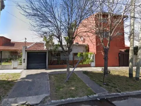 Casa de 5 Amb. con Depencia y Garage, Beltran 476, Lomas de Zamora