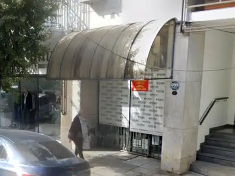 LOCAL COMERCIAL 27 m2 CON VIDRIERA Y BAÑO. ALSINA 120 AVELLANEDA CENTRO