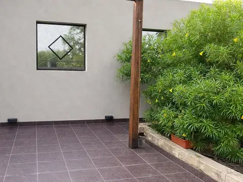 Casa 6 ambientes con 2 baños