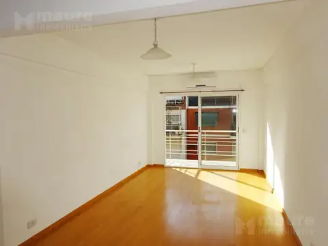 Semipiso en alquiler en Belgrano/Colegiales de 1 dormitorio y un pequeño escritorio