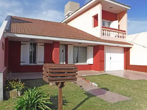 Venta casa Santa elena a media cuadra del mar 5amb