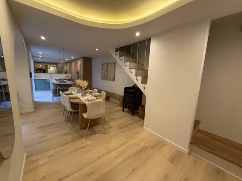 Casa de 3 dormitorios en venta con piscina y quincho en Barrio Lourdes - Rosario