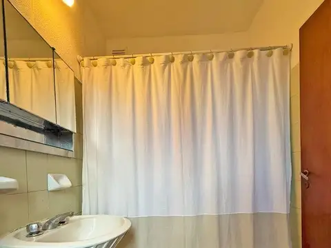 HERMOSO DEPARTAMENTO EN PLANTA ALTA EN ARROYITO