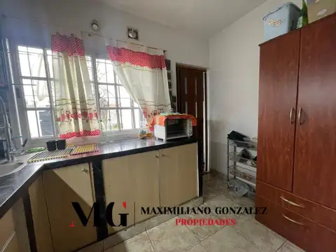 Casa 4 ambientes con 2 baños