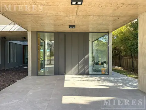 Casa 7 ambientes con 5 baños