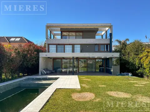 Casa a la venta al río en Barrio Santa Catalina, Villa Nueva