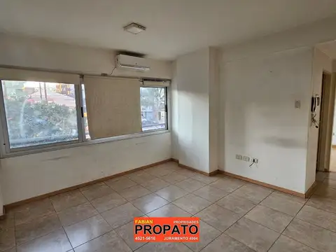 Oficina de 2 ambientes moderna apto varios rubros al frente en excelente ubicación y luminosidad!!