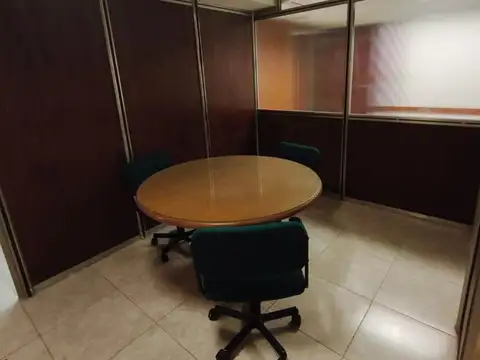 Oficina 5 ambientes con 1 baño