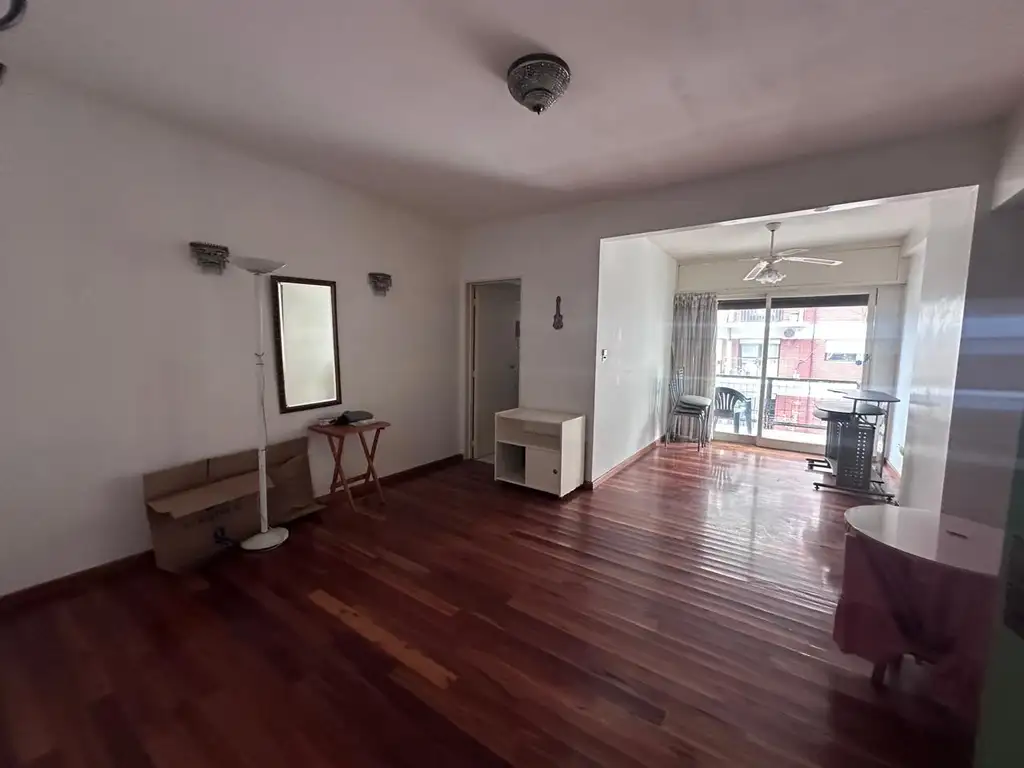 11 De Septiembre 2800, Piso 3