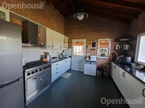 Casa 4 ambientes con 2 baños
