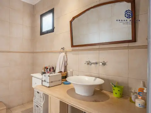 Casa 6 ambientes con 5 baños
