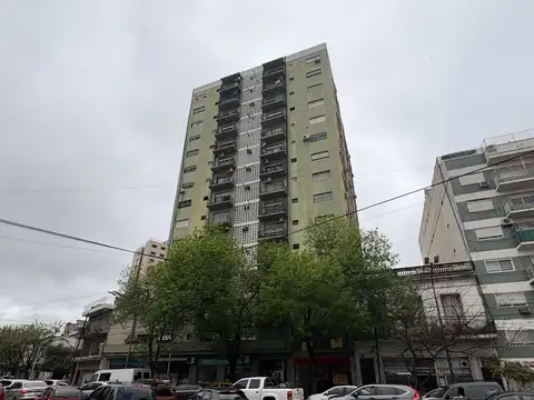 EXCELENTE MONOAMBIENTE MUY LUMINOSO DE 32m2