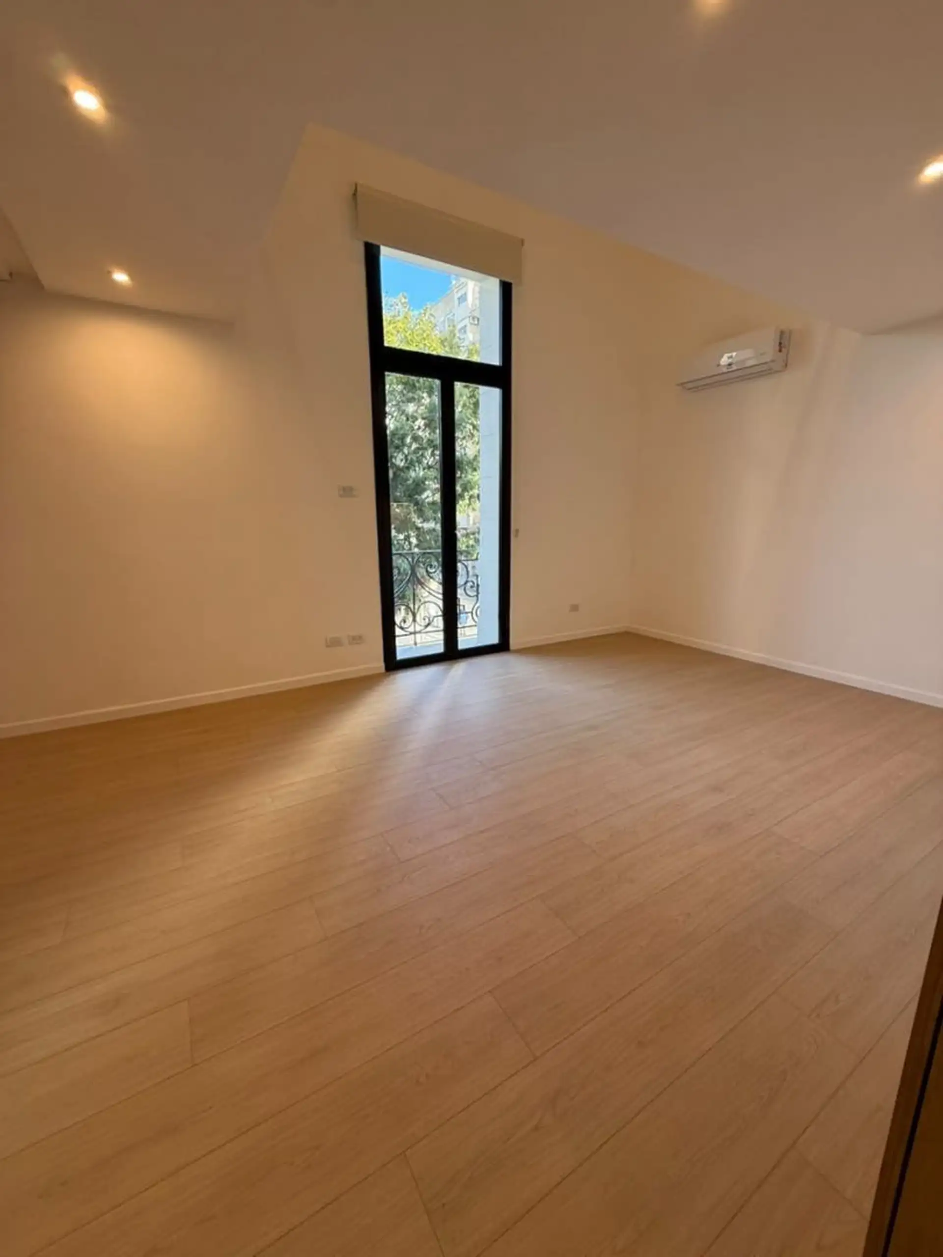 2 AMBIENTES TIPO DÚPLEX RECICLADO A NUEVO CON BALCÓN A LA CALLE - MACROCENTRO