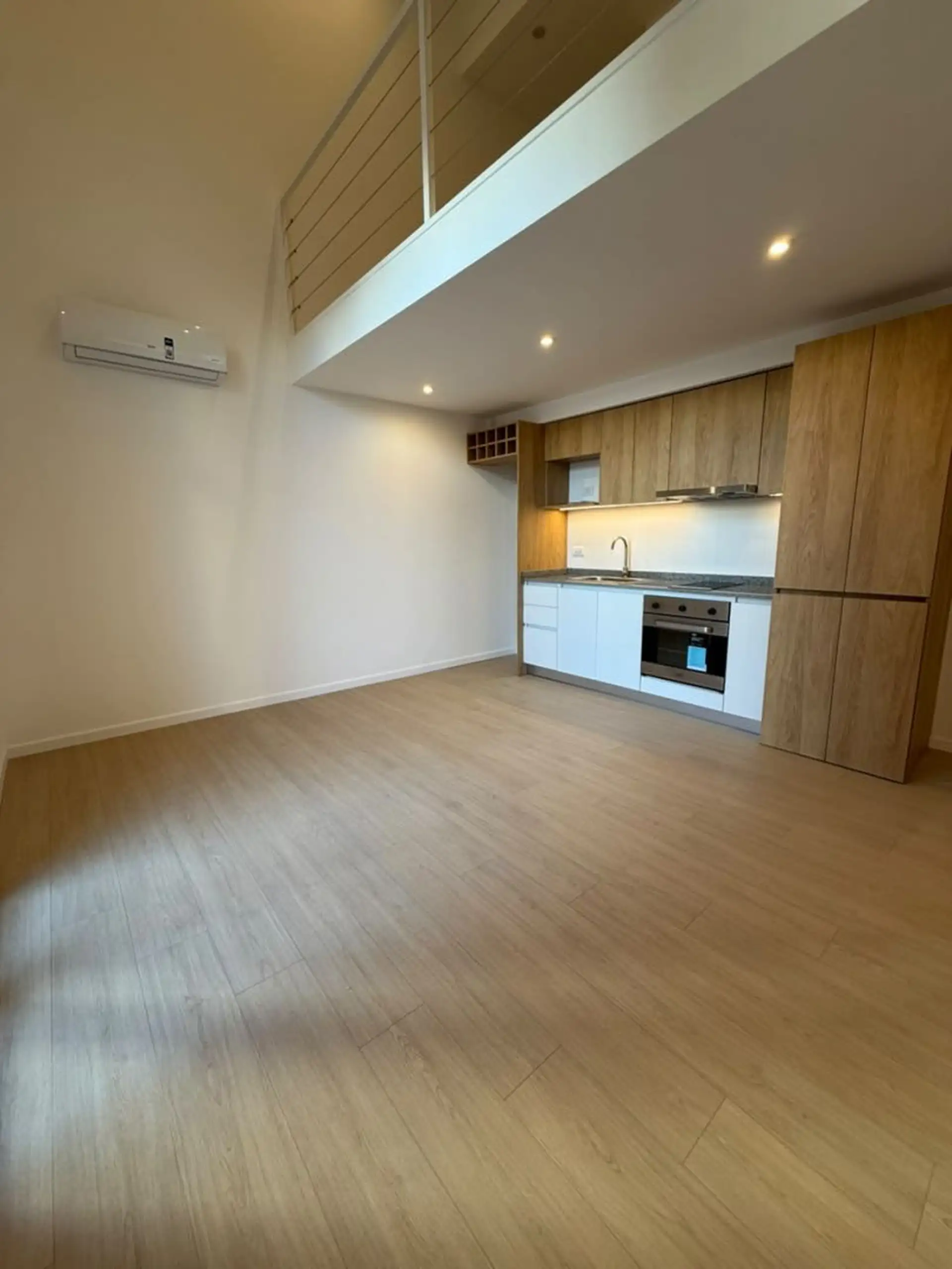 2 AMBIENTES TIPO DÚPLEX RECICLADO A NUEVO CON BALCÓN A LA CALLE - MACROCENTRO