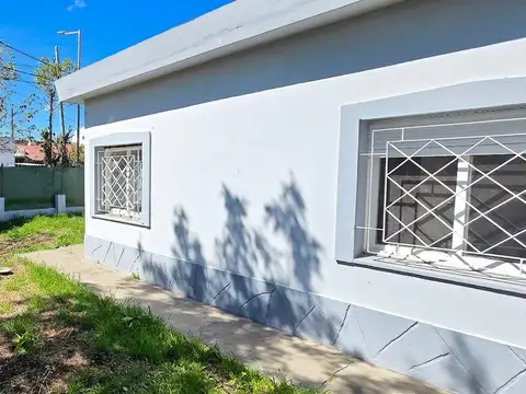 Depto Tipo Casa en Venta en Castelar, USD 90.000