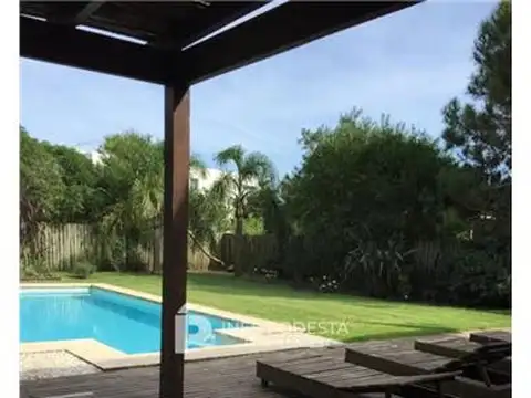 Casa en Alquiler en La Barra, USD 22.000