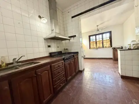 Casa 5 ambientes con 3 baños