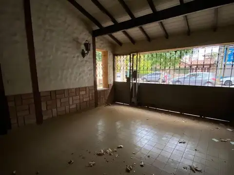 Casa en Venta con 3 cocheras