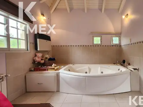 Casa en Venta con 4 cocheras