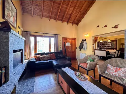 Casa 6 ambientes con 3 baños