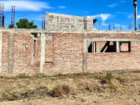 Se vende lote con casa en Gral. Alvear