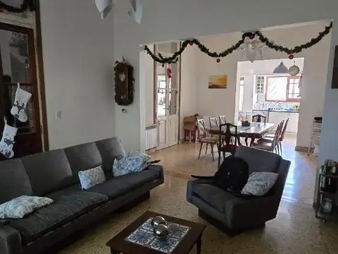 Casa 5 ambientes con 3 baños