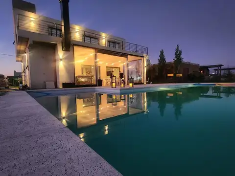 Casa 4 ambientes con 3 baños