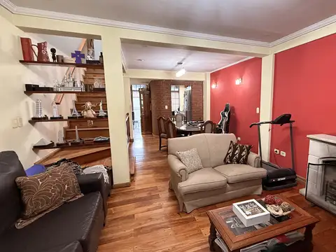 CASA TRIPLEX 4 AMBIENTES. APTO CREDITO. LINIERS