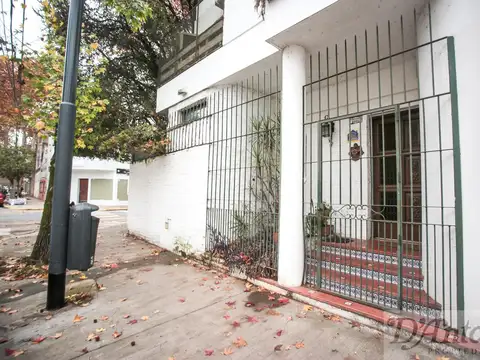 Casa de 10 ambientes en Saavedra