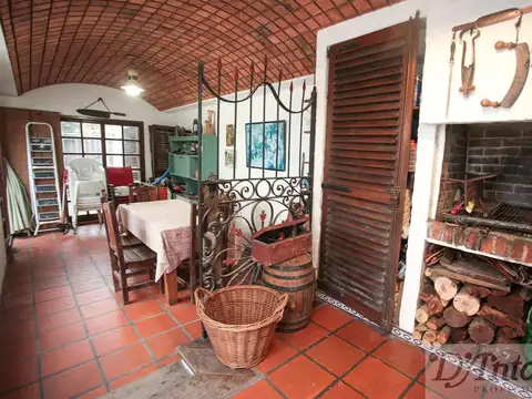 Casa de 10 ambientes en Saavedra