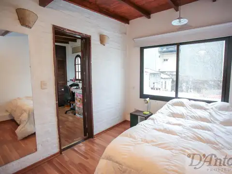 Casa 9 ambientes con 3 baños