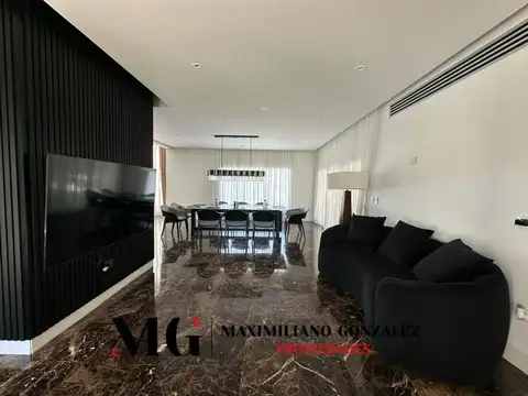 Casa en Alquiler con 1 cochera