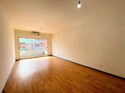 Alquiler Monoambiente con balcon al fte en Floresta