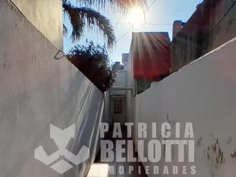 Departamento en PH de 2 dormitorios c/pequeño patio - 41 e/13 y 14 - La Plata