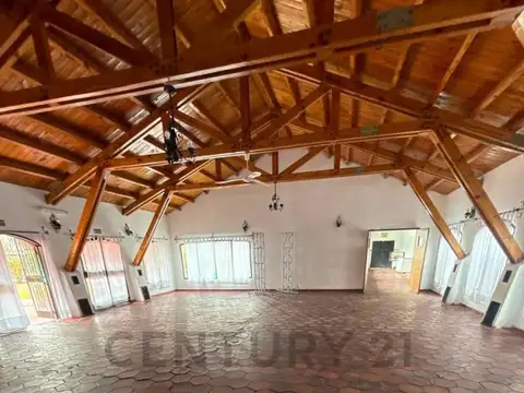 Casa en Venta con 10 cocheras