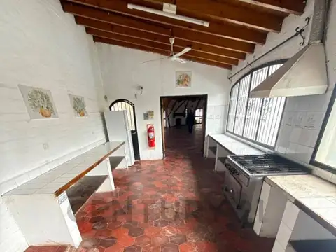 Casa 2 ambientes con 2 baños