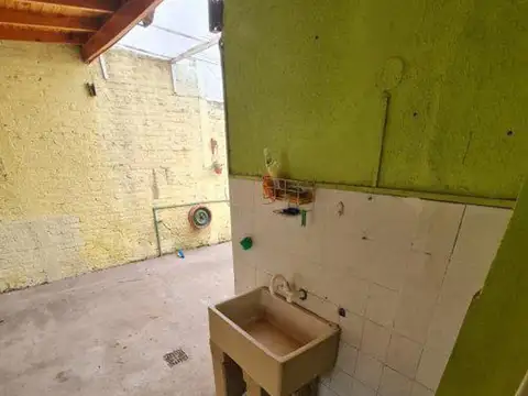 Casa 4 ambientes con 1 baño