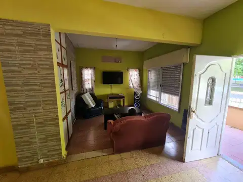 Casa 4 ambientes con 1 baño