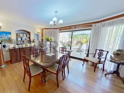 Casa 8 ambientes con 3 baños