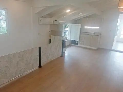 Depto Tipo Casa en Alquiler de 4 ambientes