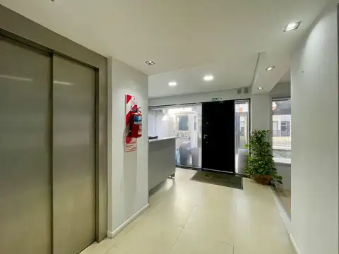 Oficina 10 ambientes con 4 baños
