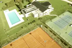 Actividades deportivas futbol, tenis, equitacion en Lomas de City Bell en Calle 148  en La Plata, Buenos Aires