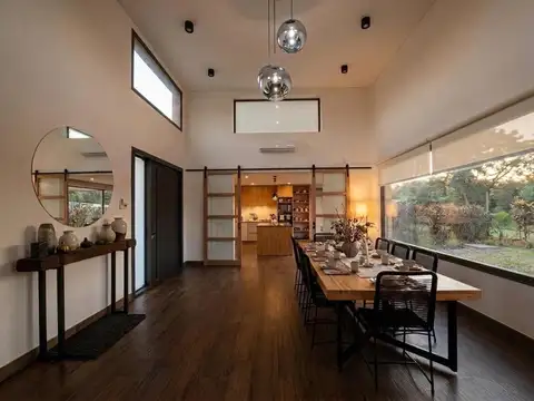 Casa en Venta con 5 cocheras