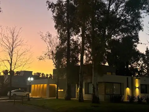 Casa en Venta en La Cesarina, USD 380.000
