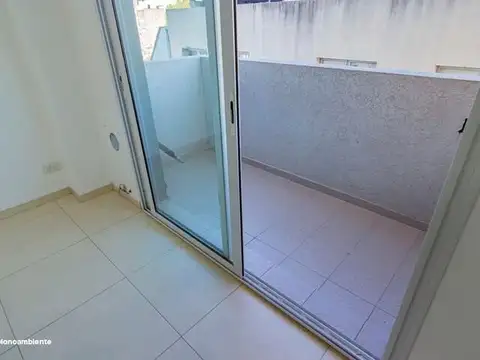 Alquilo monoambiente Córdoba 3700 Frente con balcón