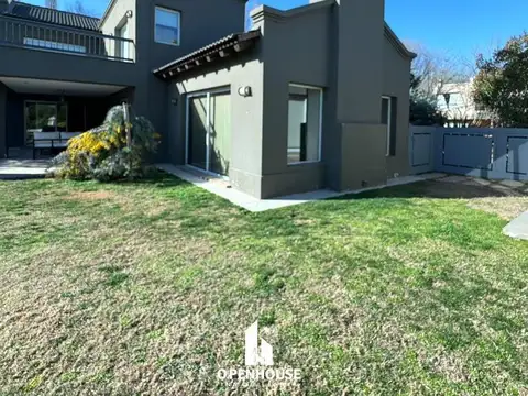 OPENHOUSE vende EXCLUSIVA CASA en Barrio Privado EL REMANSO en Chacras de Coria
