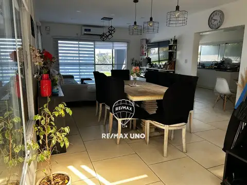 Casa 5 ambientes con 3 baños